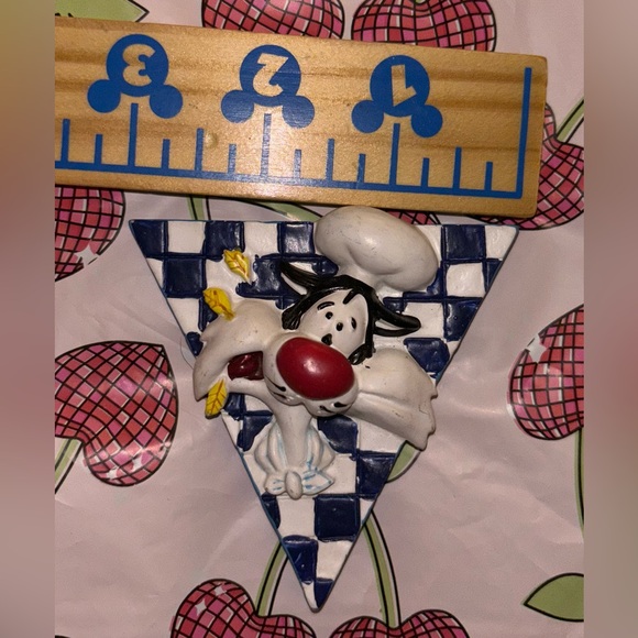 Vintage 1994 Warner Bros. Looney Tunes SYLVESTER CAT 3” Ceramic 3D Magnet - Picture 3 of 3